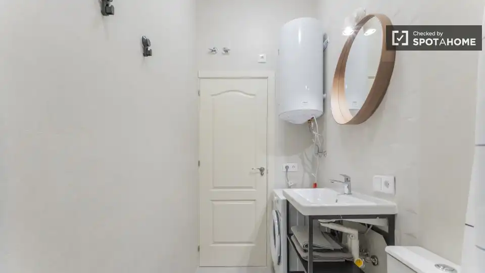 Badezimmer von Wohnung zur Miete in Valencia mit Klimaanlage, Heizung und Möbliert