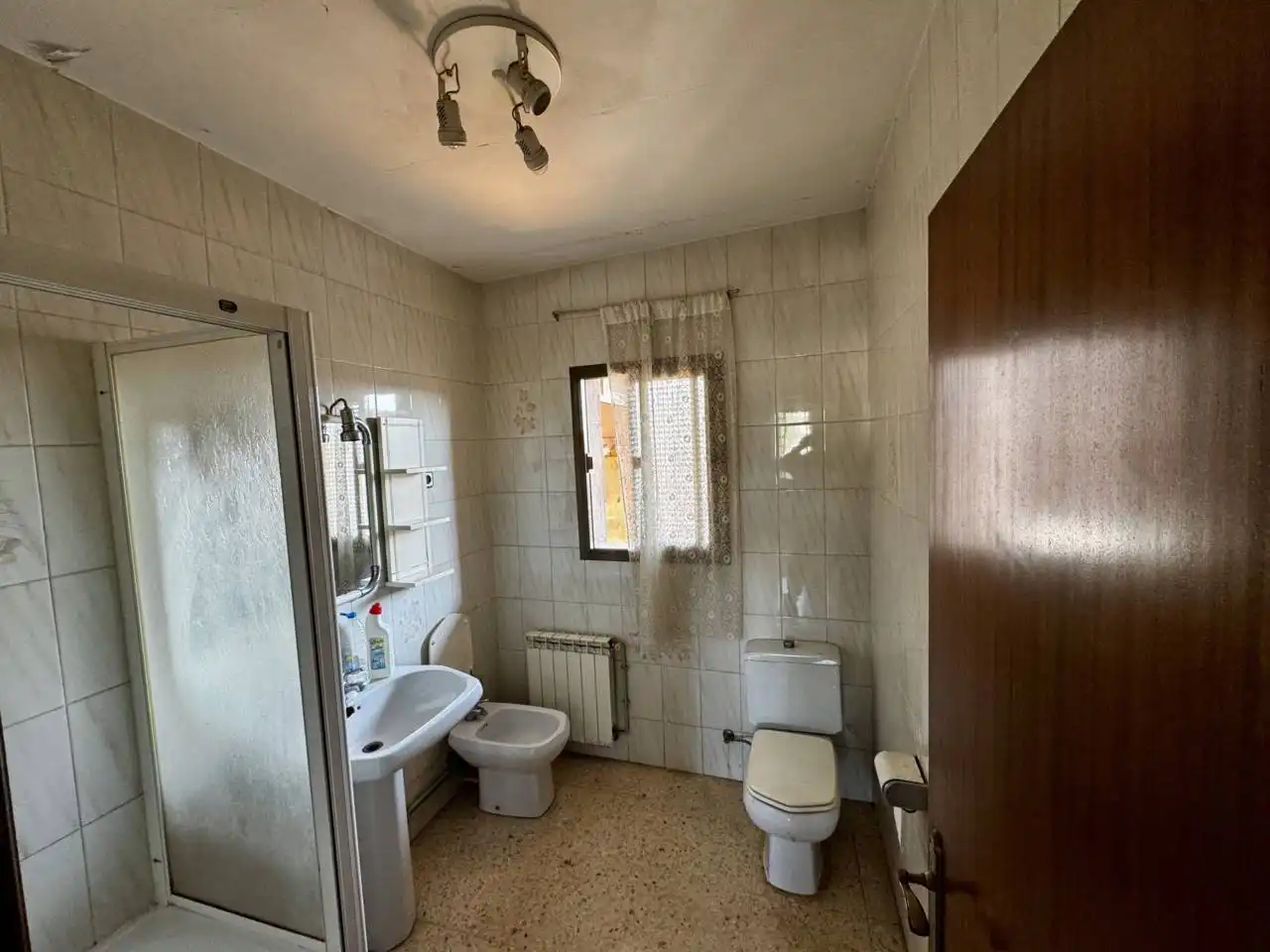 Bany de Pis en venda en Rubí amb Calefacció, Terrassa i Balcó