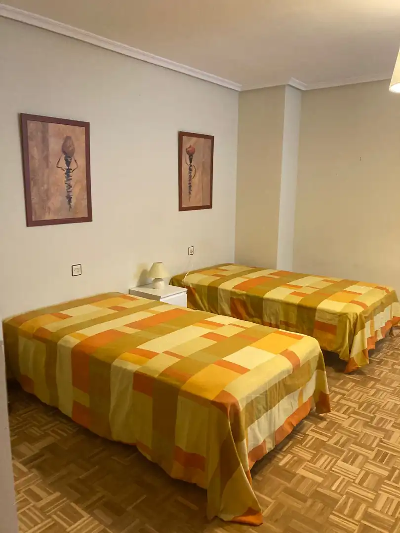 Habitación de Piso en venta en Olmedo con Calefacción, Terraza y Amueblado