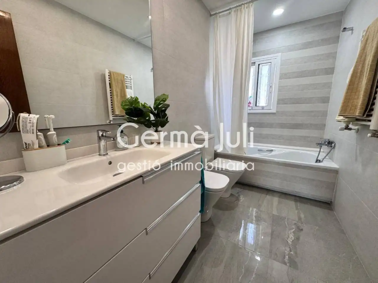 Bathroom of Houses for sale in Badalona  with Heating, Private garden and Terrace