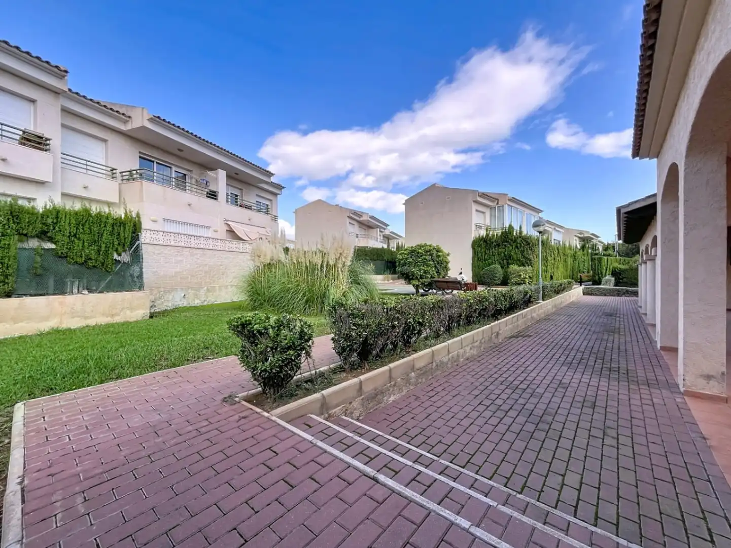 Außenansicht von Wohnung zur Miete in La Nucia mit Klimaanlage, Privatgarten und Schwimmbad