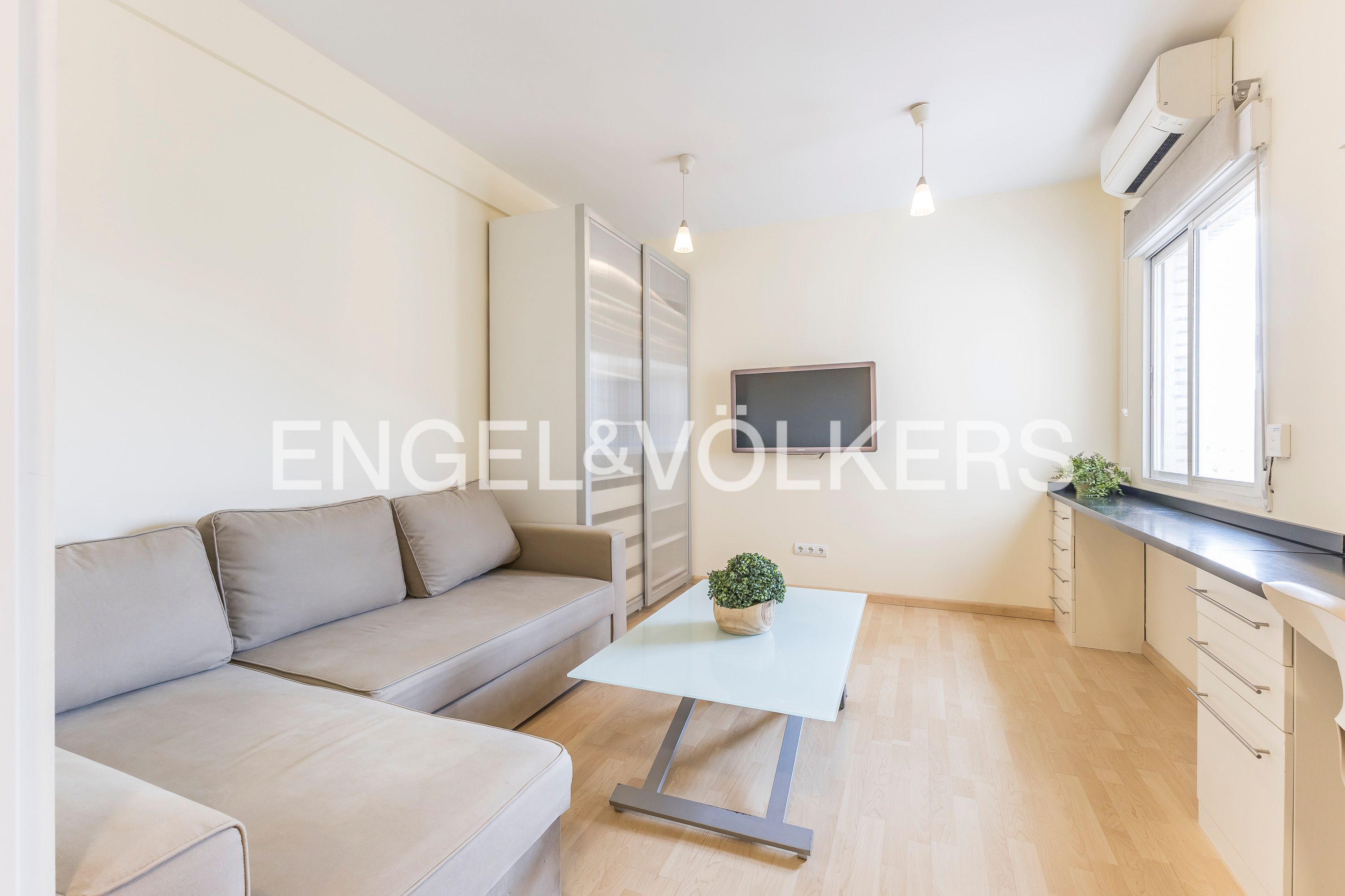Living room of Apartment for sale in  Madrid Capital  with Air Conditioner, Heating and Parquet flooring