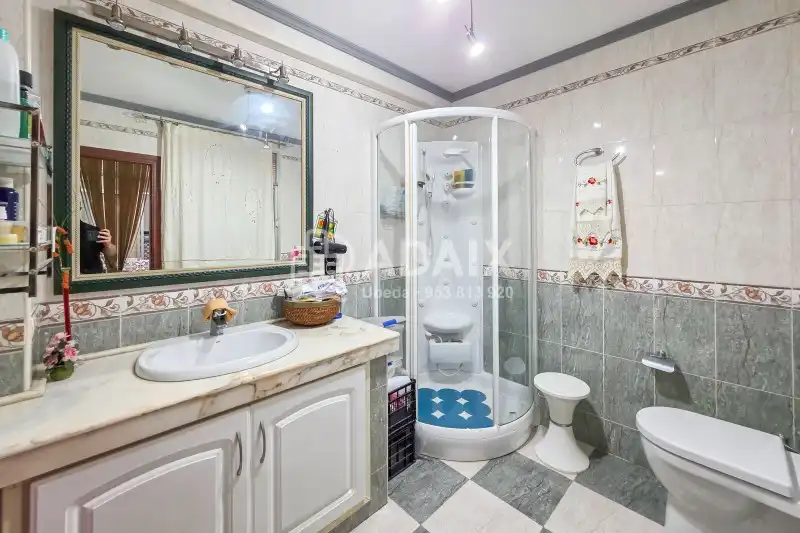 Bathroom of Houses for sale in Úbeda  with Air Conditioner, Heating and Terrace