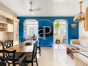 Flat with lift for sale in Carrer de Còrsega