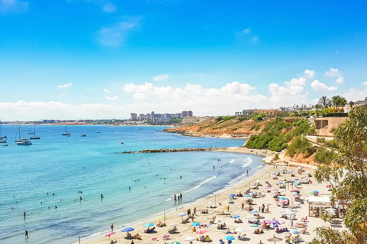Vista exterior de Piso en venta en Orihuela con Calefacción y Piscina comunitaria