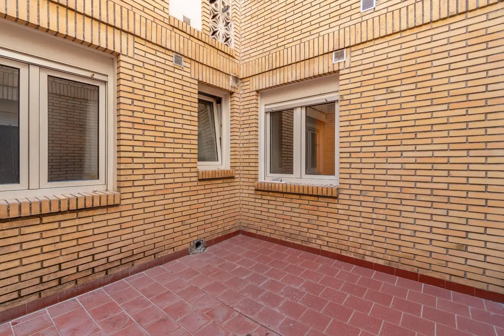 Außenansicht von Wohnung zum Verkauf in Armilla mit Klimaanlage, Heizung und Terrasse