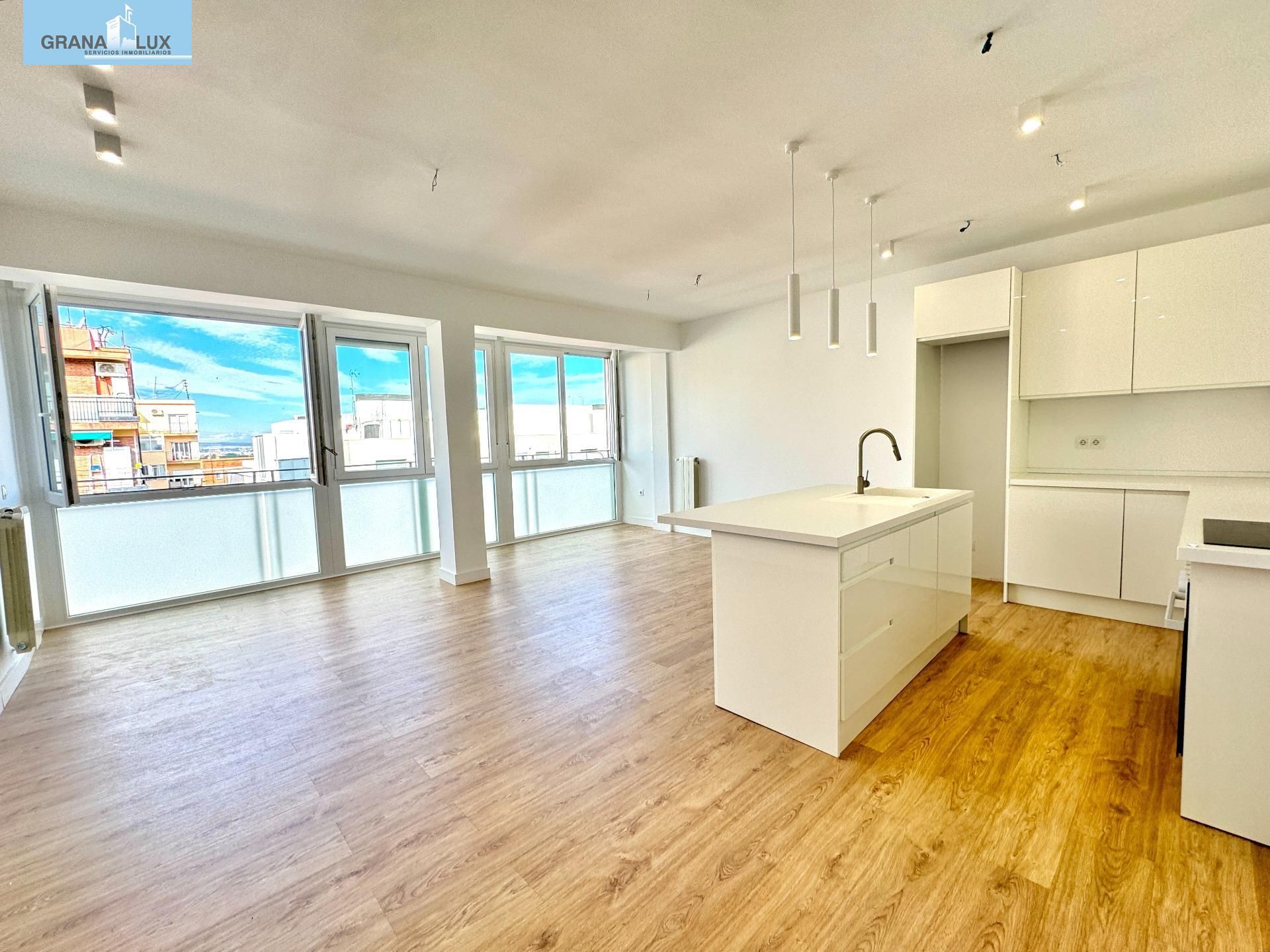 Exterior view of Flat for sale in  Granada Capital