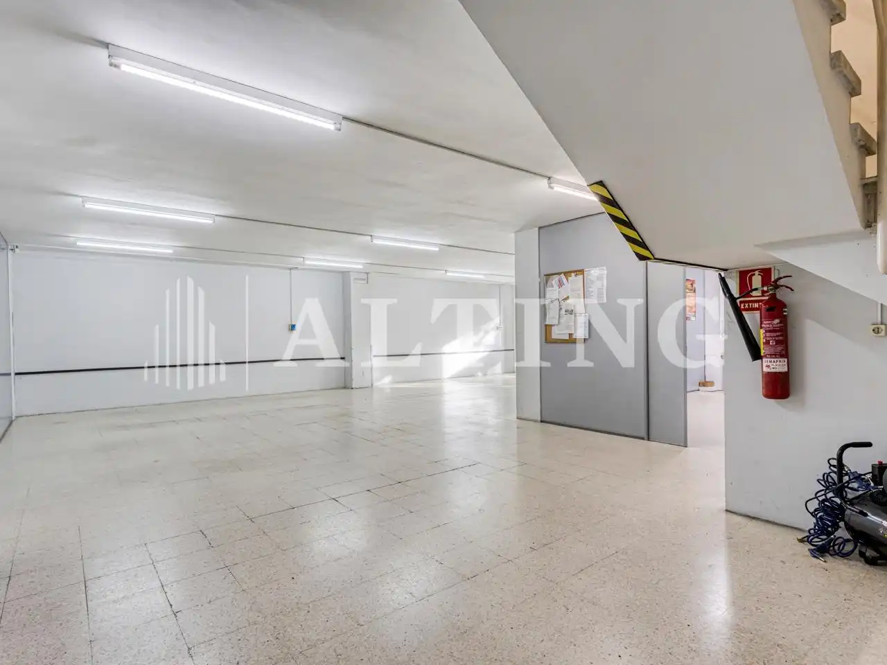 Commercial properties for sale in Barcelona  with Air Conditioner