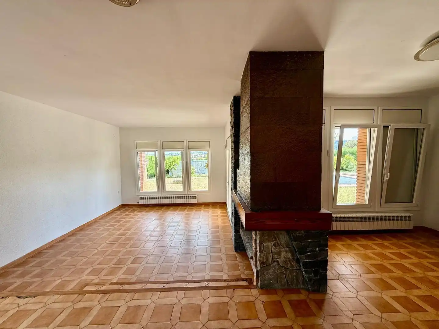 Sala de estar de Casa o chalet en venta en El Bruc con Calefacción, Jardín privado y Terraza