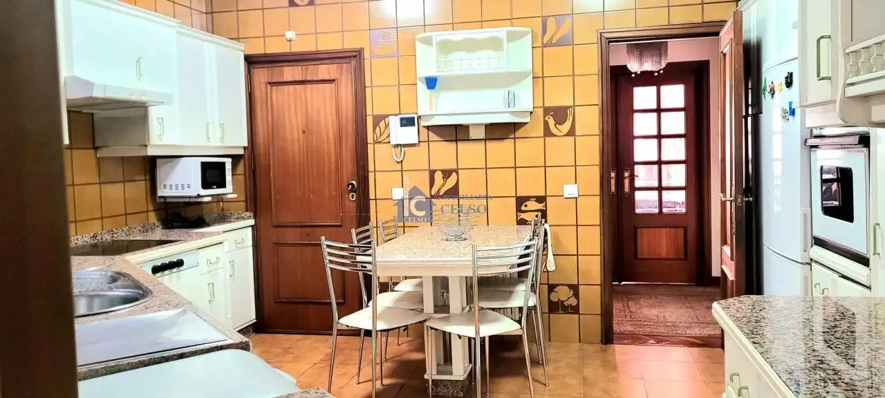 Cocina de Piso en venta en Ourense Capital  con Calefacción y Amueblado