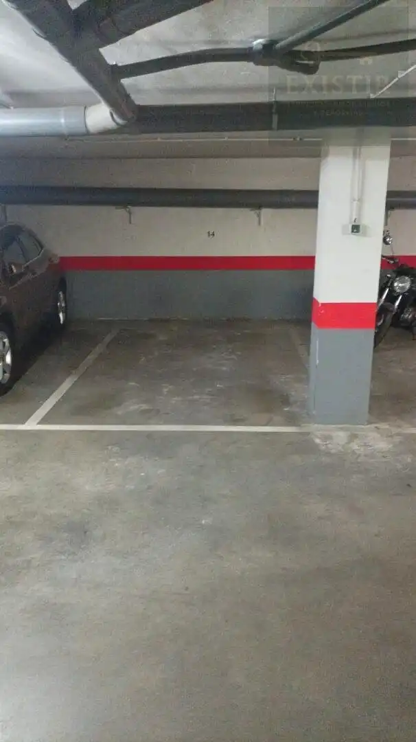 Aparcamiento en venta en Avenida de Madrid