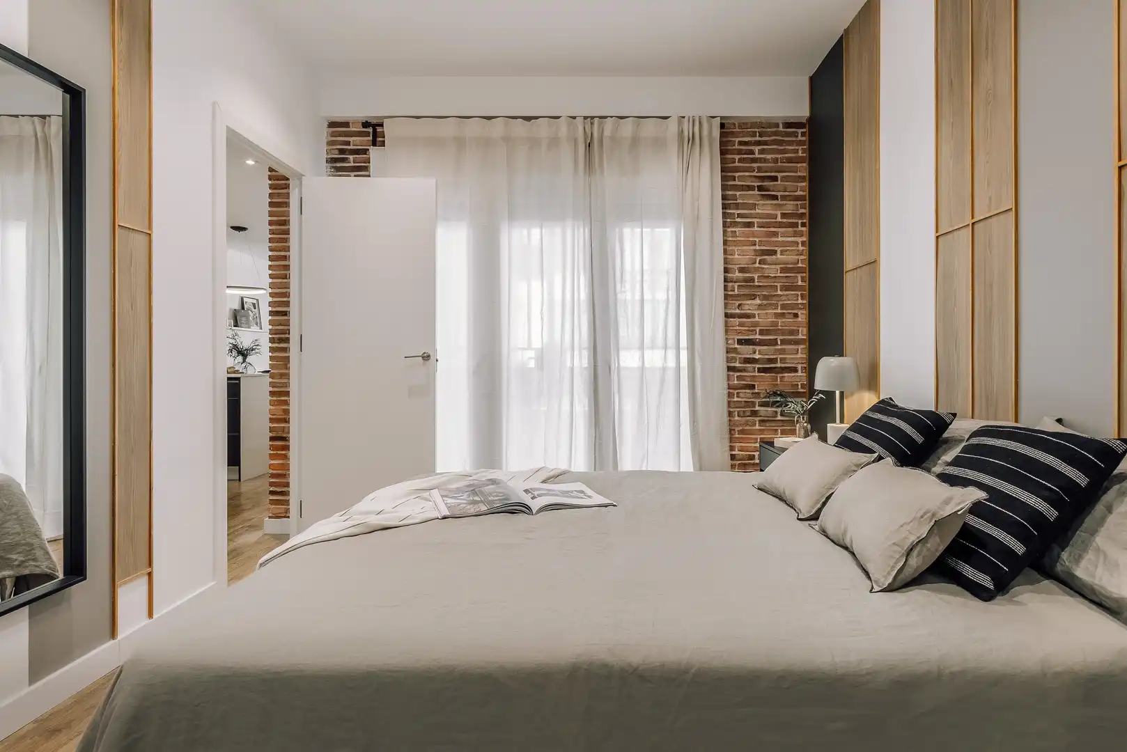 Dormitori de Apartament de lloguer en Madrid amb Aire condicionat, Calefacció i Moblat