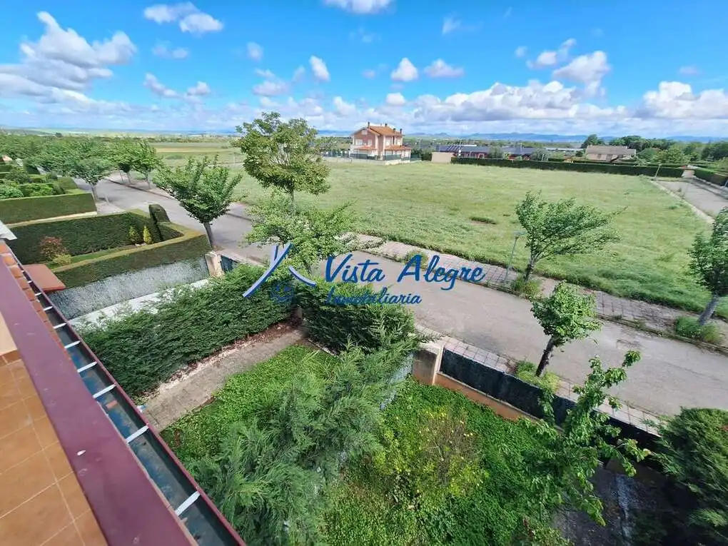 Einfamilien-Reihenhaus zum Verkauf in Santo Domingo de la Calzada mit Heizung, Privatgarten und Terrasse