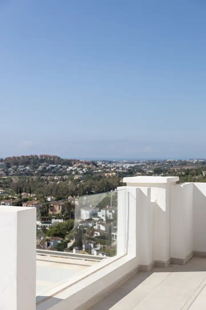 Außenansicht von Dachboden zum Verkauf in Marbella mit Terrasse und Balkon