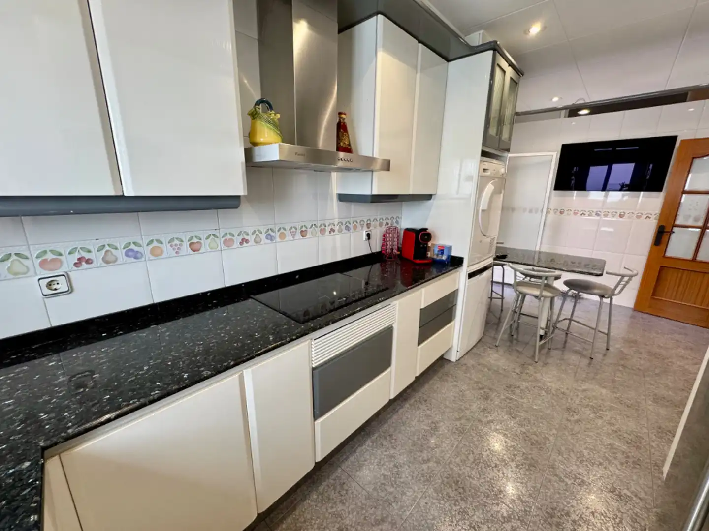 Cocina de Piso en venta en Sant Boi de Llobregat con Aire acondicionado, Terraza y Trastero