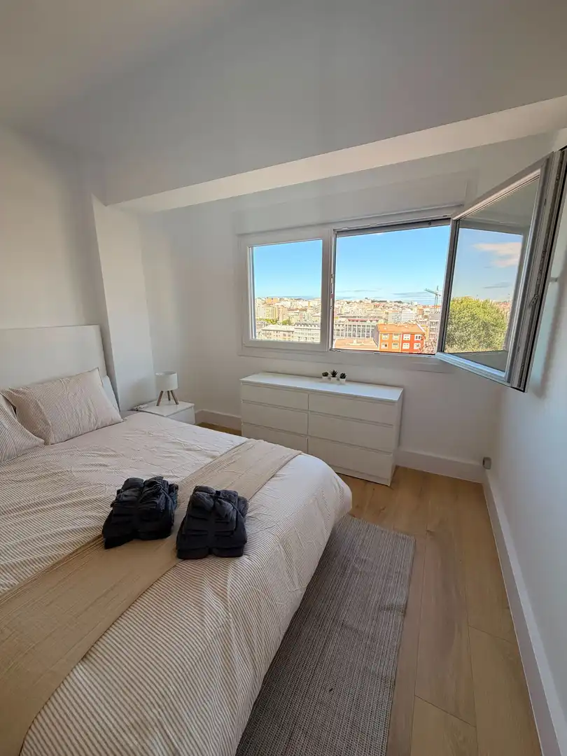 Schlafzimmer von Wohnung zur Miete in A Coruña Capital  mit Möbliert
