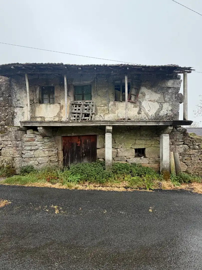 Vista exterior de Casa adosada en venda en Piñor amb Balcó