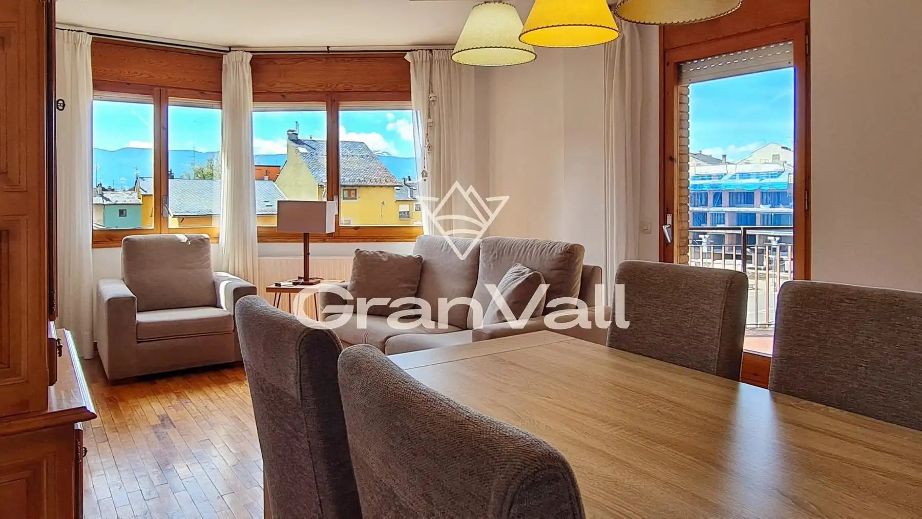 Sala d'estar de Apartament en venda en Puigcerdà amb Calefacció, Parquet i Terrassa