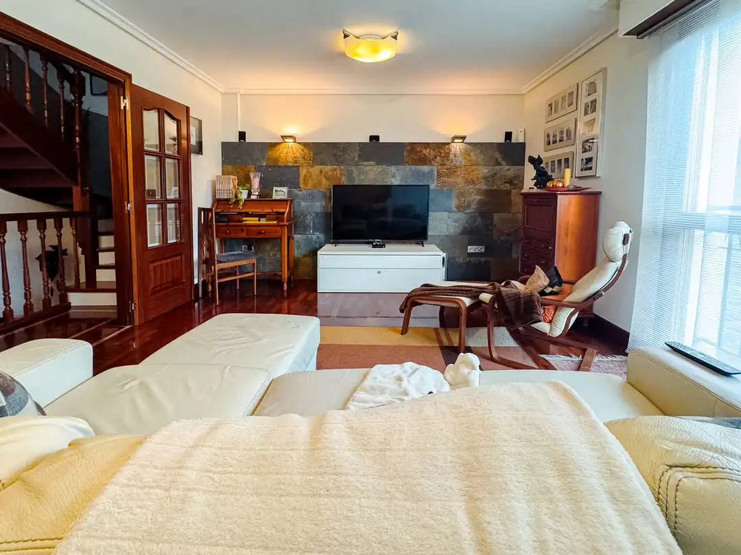 Sala d'estar de Casa adosada en venda en Asteasu amb Calefacció, Jardí privat i Traster