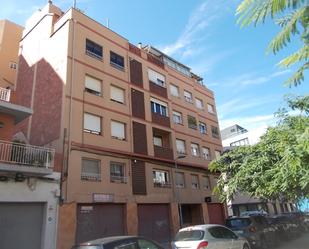 Exterior view of Flat for sale in Badalona  with Furnished and Oven