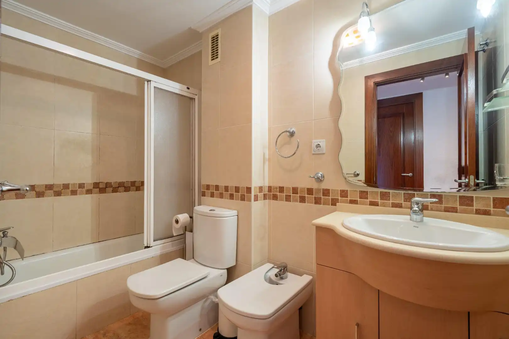 Baño de Piso en venta en Almería con Aire acondicionado, Calefacción y Terraza