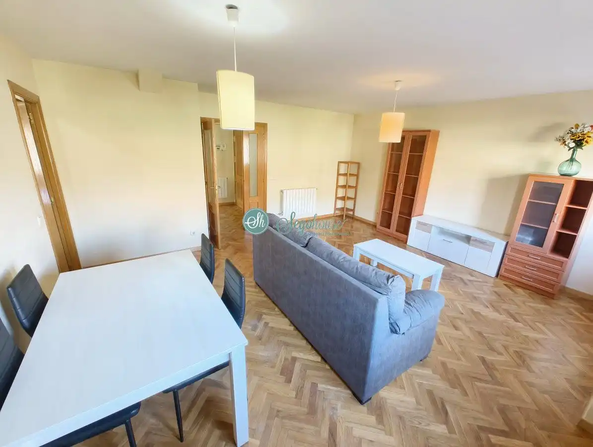 Living room of Flat for sale in Segovia  with Heating, Storage room and Furnished