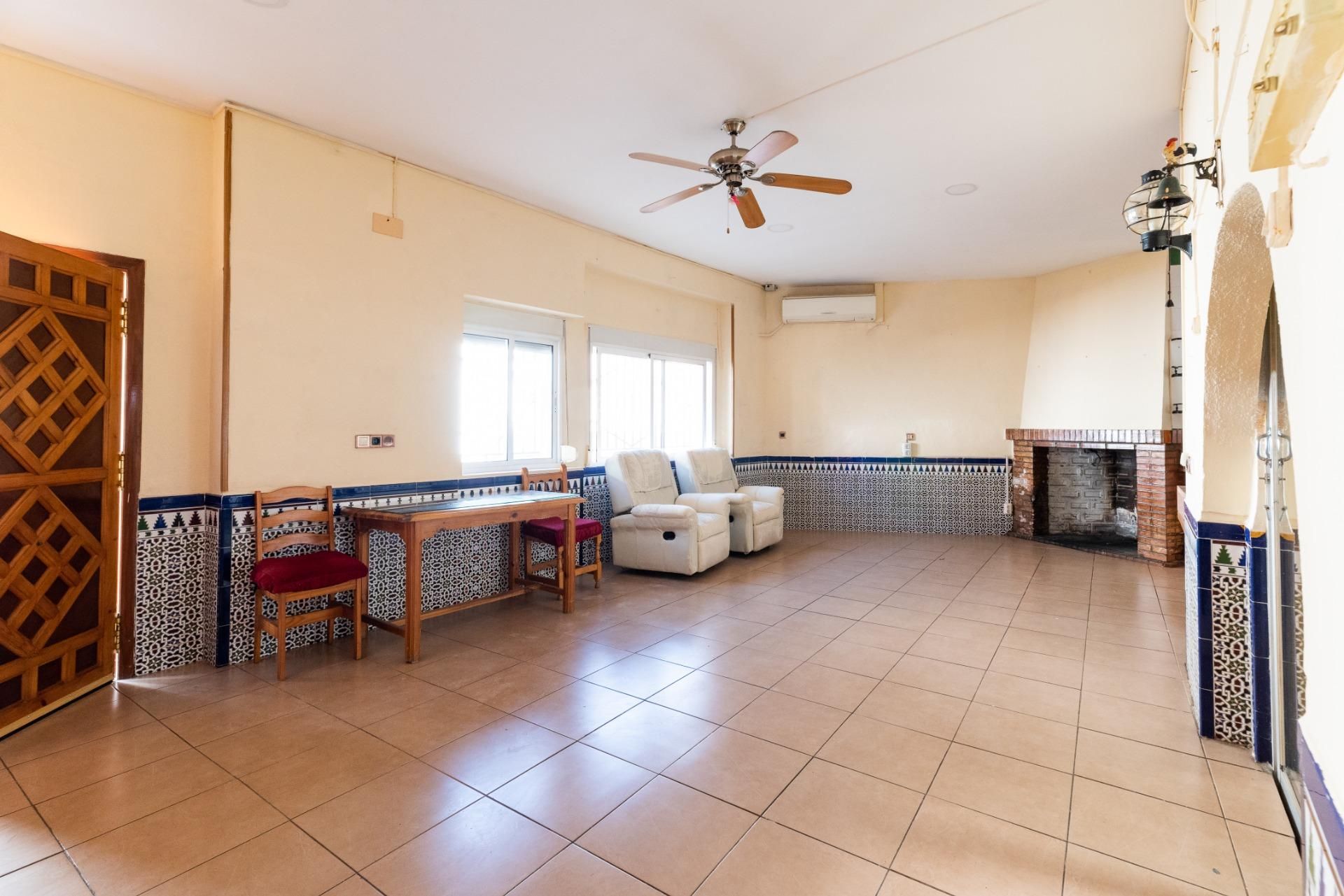 Sala d'estar de Casa adosada en venda en Santa Fe amb Aire condicionat, Terrassa i Traster