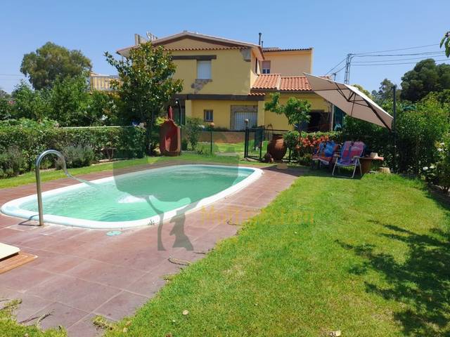 Casa-chalet en Venta en Alcuéscar