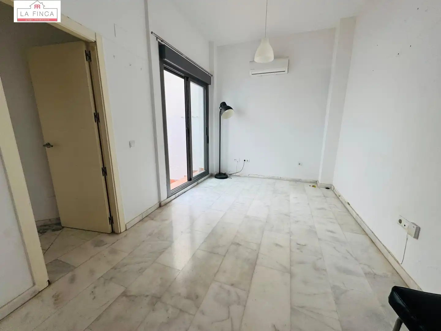 Erdgeschoss zum Verkauf in Málaga mit Klimaanlage, Terrasse und Möbliert