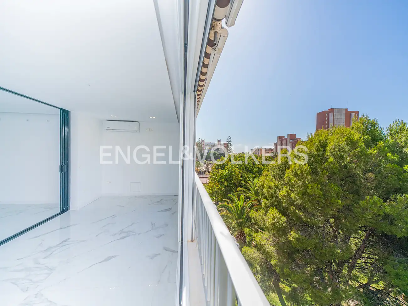 Terrasse von Wohnung zur Miete in Alicante / Alacant mit Klimaanlage, Heizung und Gemeinschaftspool