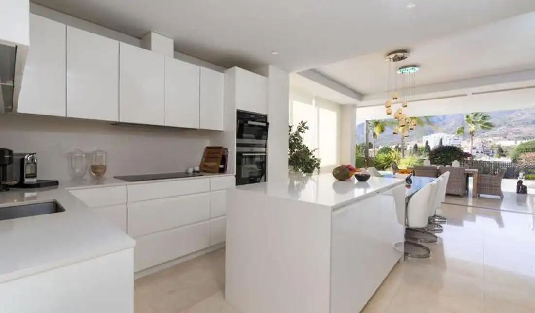 Casa con piscina en venta en Río Real - Los Monteros, imagen 9
