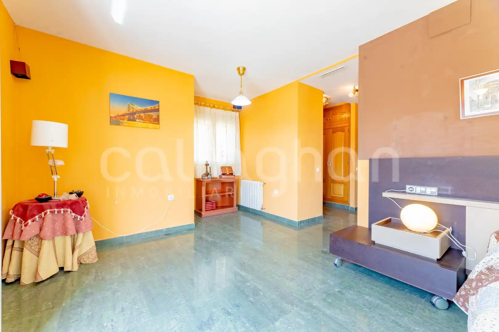 Sala d'estar de Casa o xalet en venda en La Pobla de Vallbona amb Aire condicionat, Calefacció i Jardí privat
