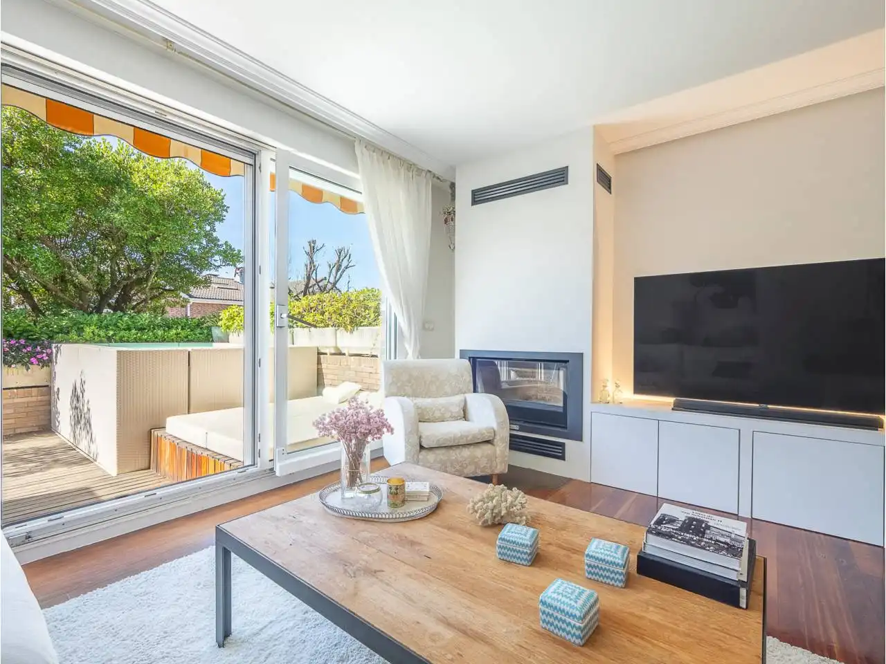 Casa con piscina en venta en Calle Arturo Campión 40, imagen 9