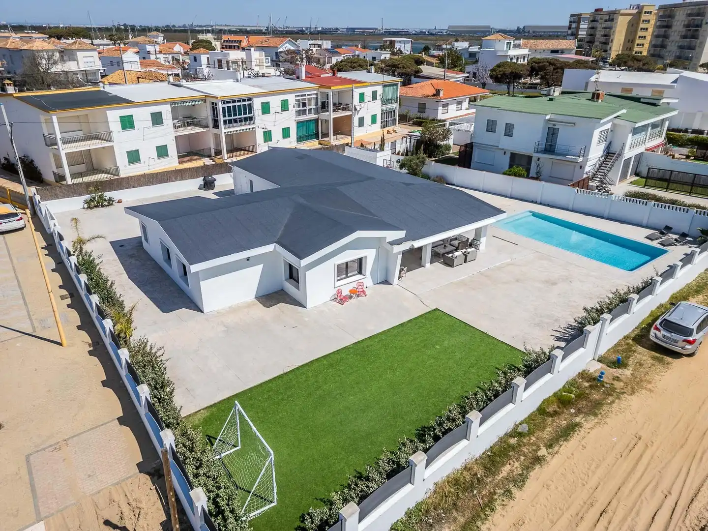 Vista exterior de Casa o chalet en venta en Punta Umbría con Aire acondicionado, Calefacción y Jardín privado