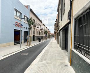 Vista exterior de Edifici en venda en Terrassa