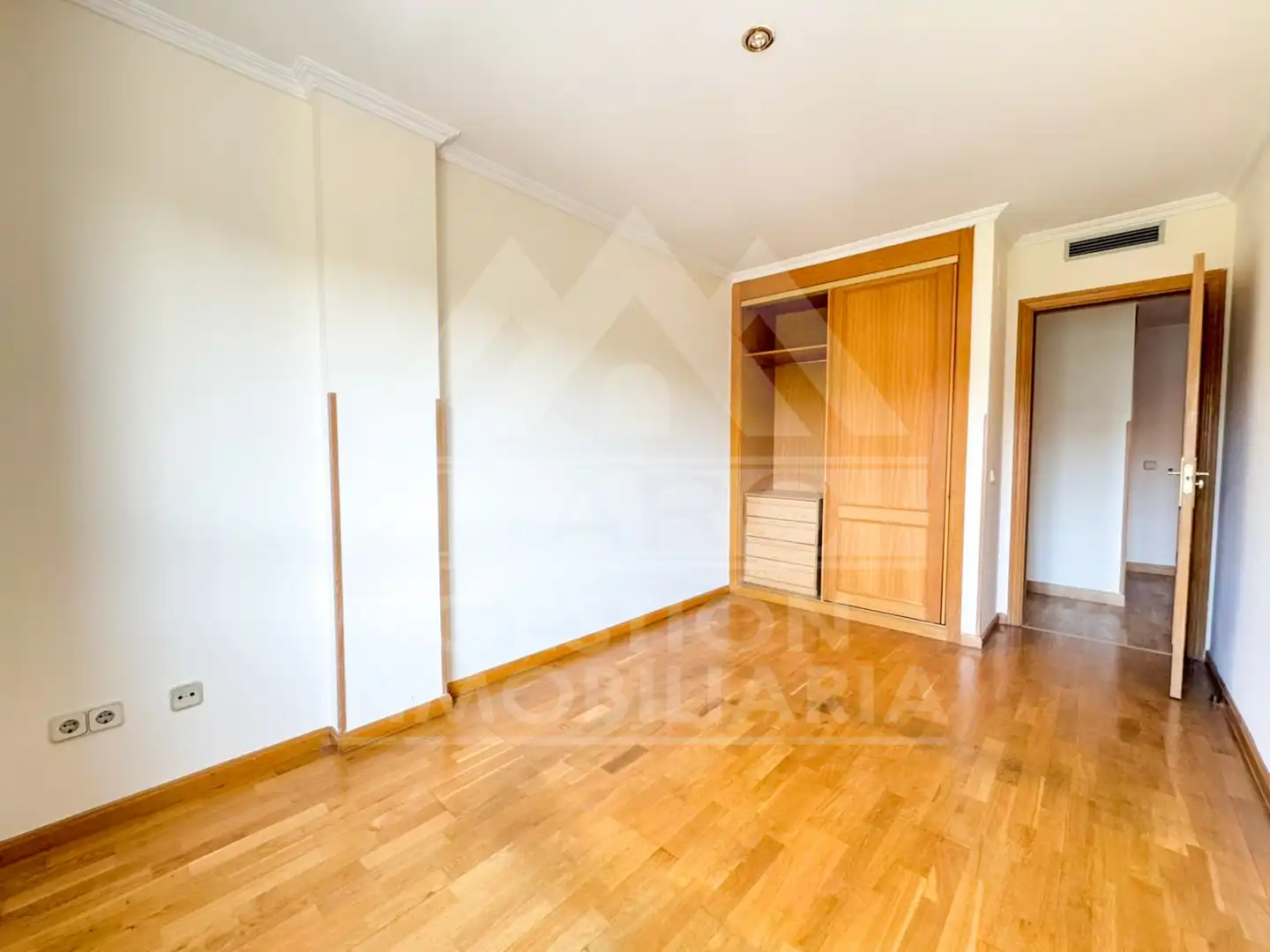 Schlafzimmer von Wohnung zum Verkauf in Madrid mit Klimaanlage, Ofen und Waschmaschine