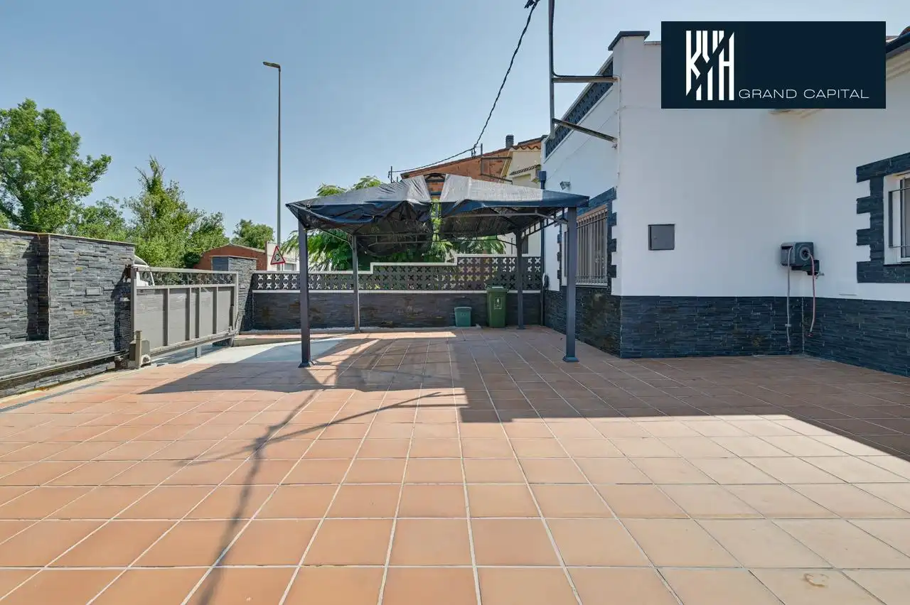 Terrace of Houses for sale in Sarrià de Ter  with Air Conditioner and Heating