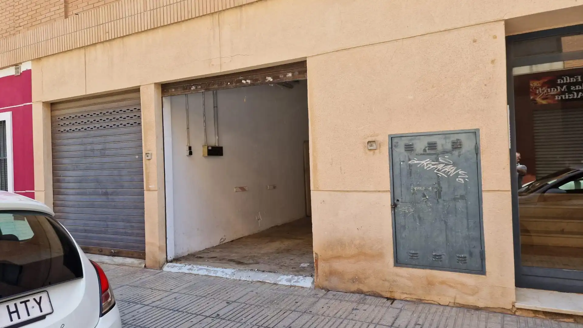 Vista exterior de Garaje de alquiler en Alzira