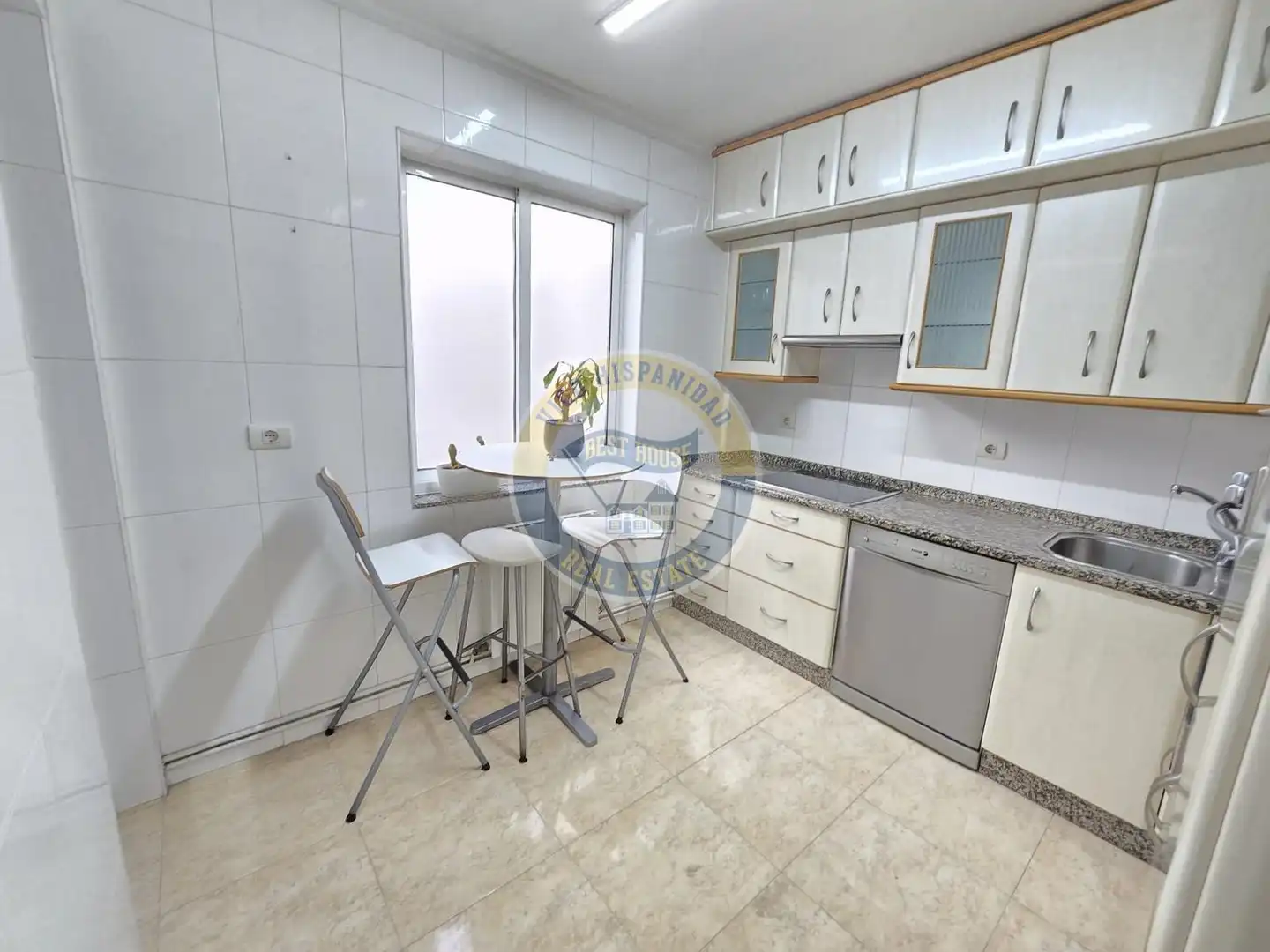 Cocina de Piso de alquiler en Vigo  con Calefacción