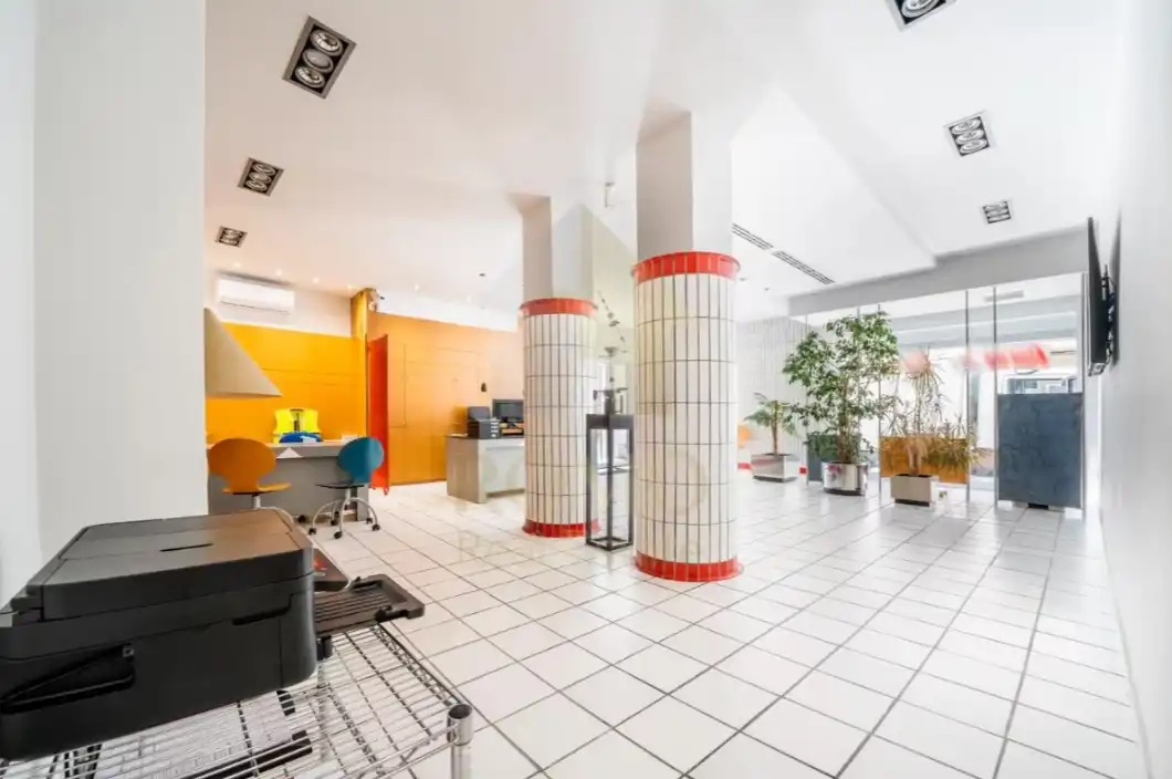 Business premises for sale in Carrer de Navarra, imagen 2