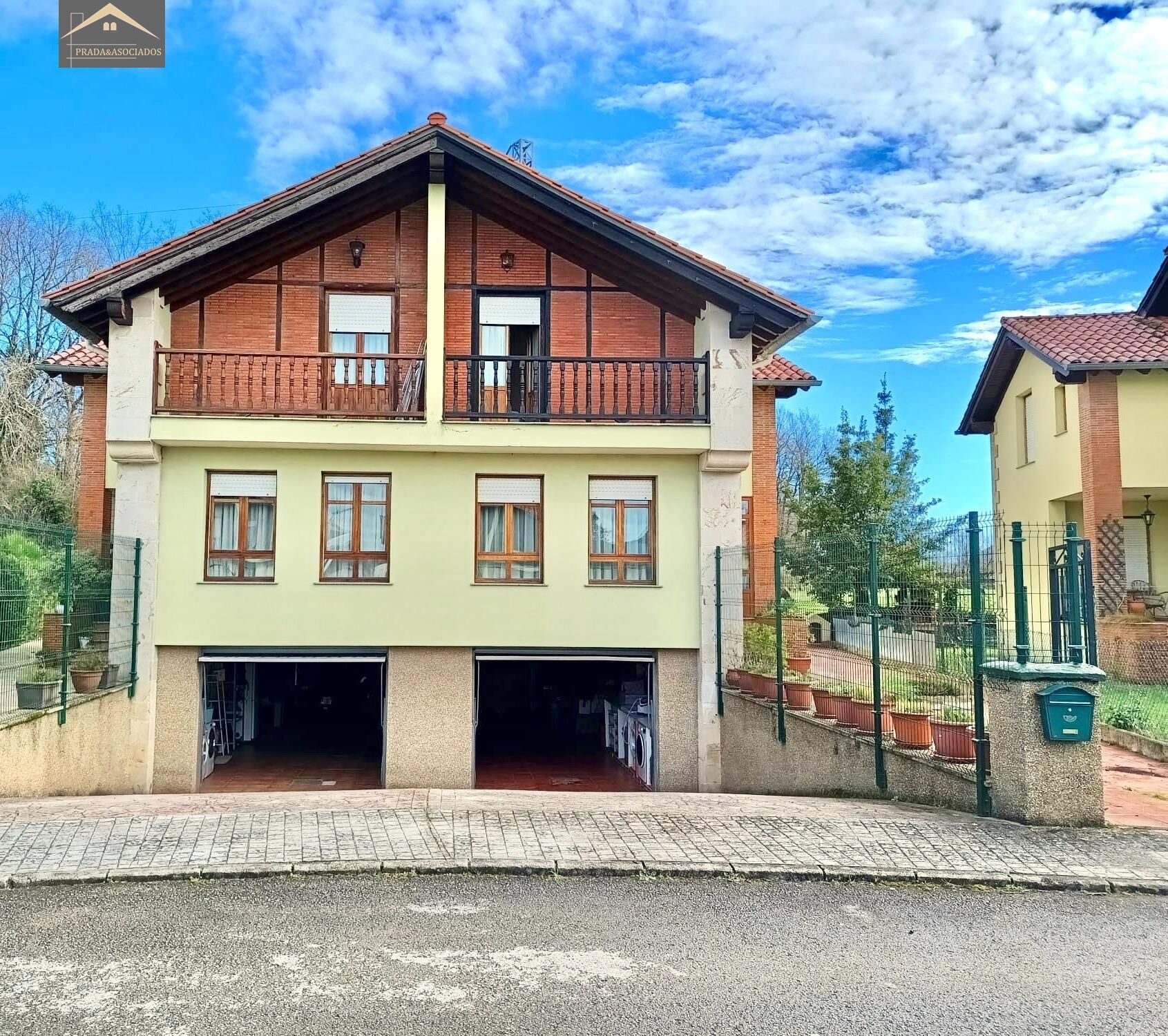 Vista exterior de Casa adosada en venda en Mazcuerras amb Calefacció, Jardí privat i Terrassa
