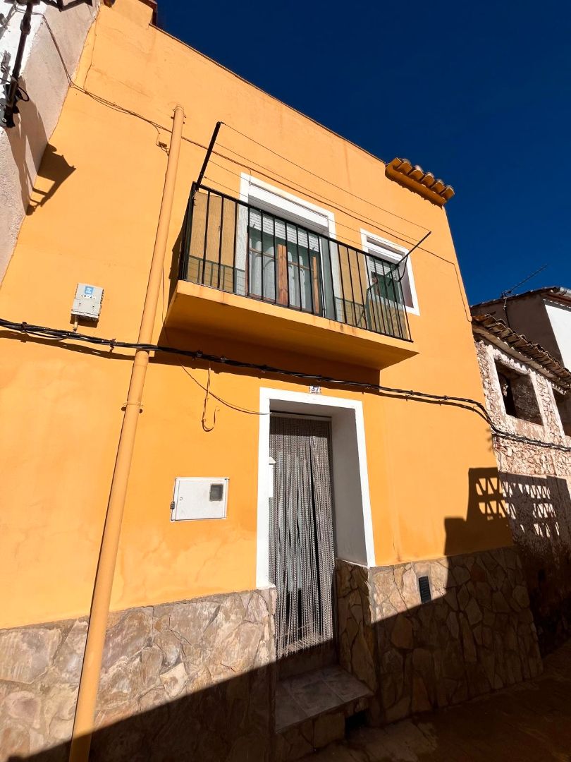 Vista exterior de Casa o xalet en venda en Ludiente amb Terrassa i Moblat