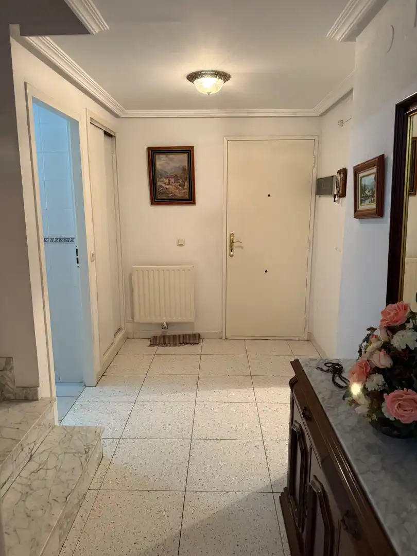 Casa adosada en venta en Calle Castillo de Rena, Avenida Elvas