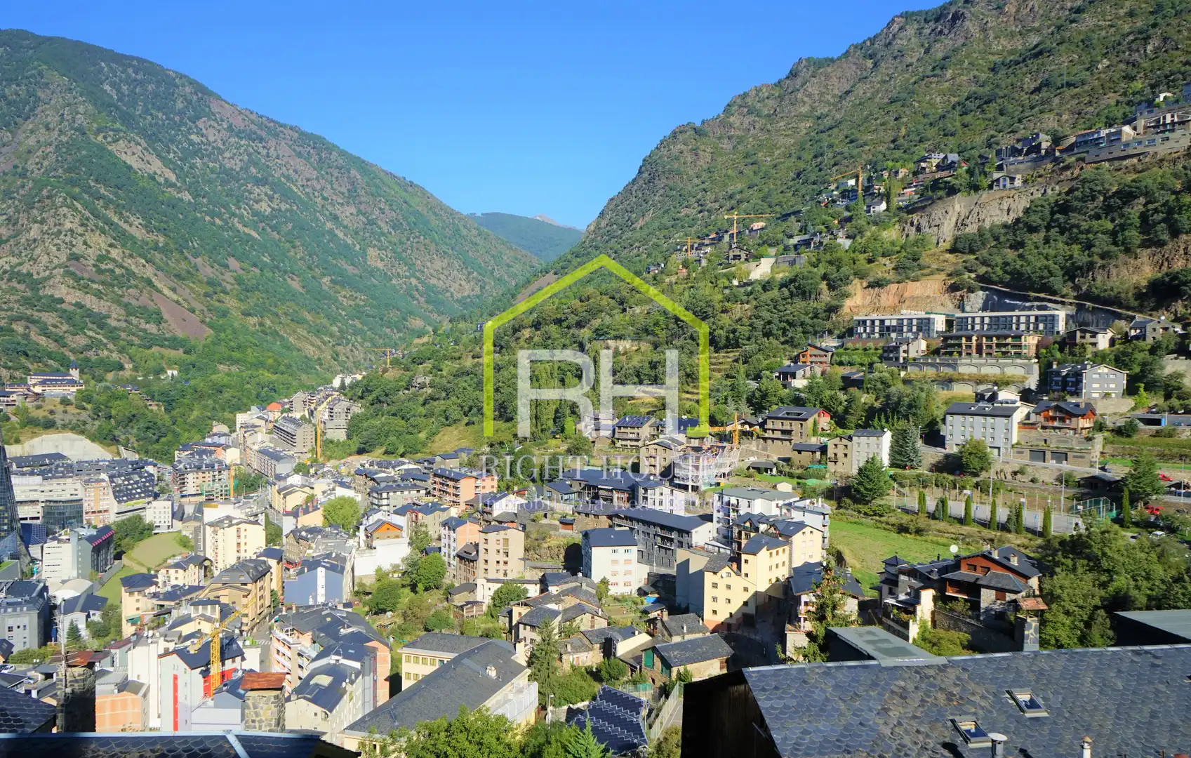 Exterior view of Houses for sale in Escaldes – Engordany  with Heating, Private garden and Parquet flooring