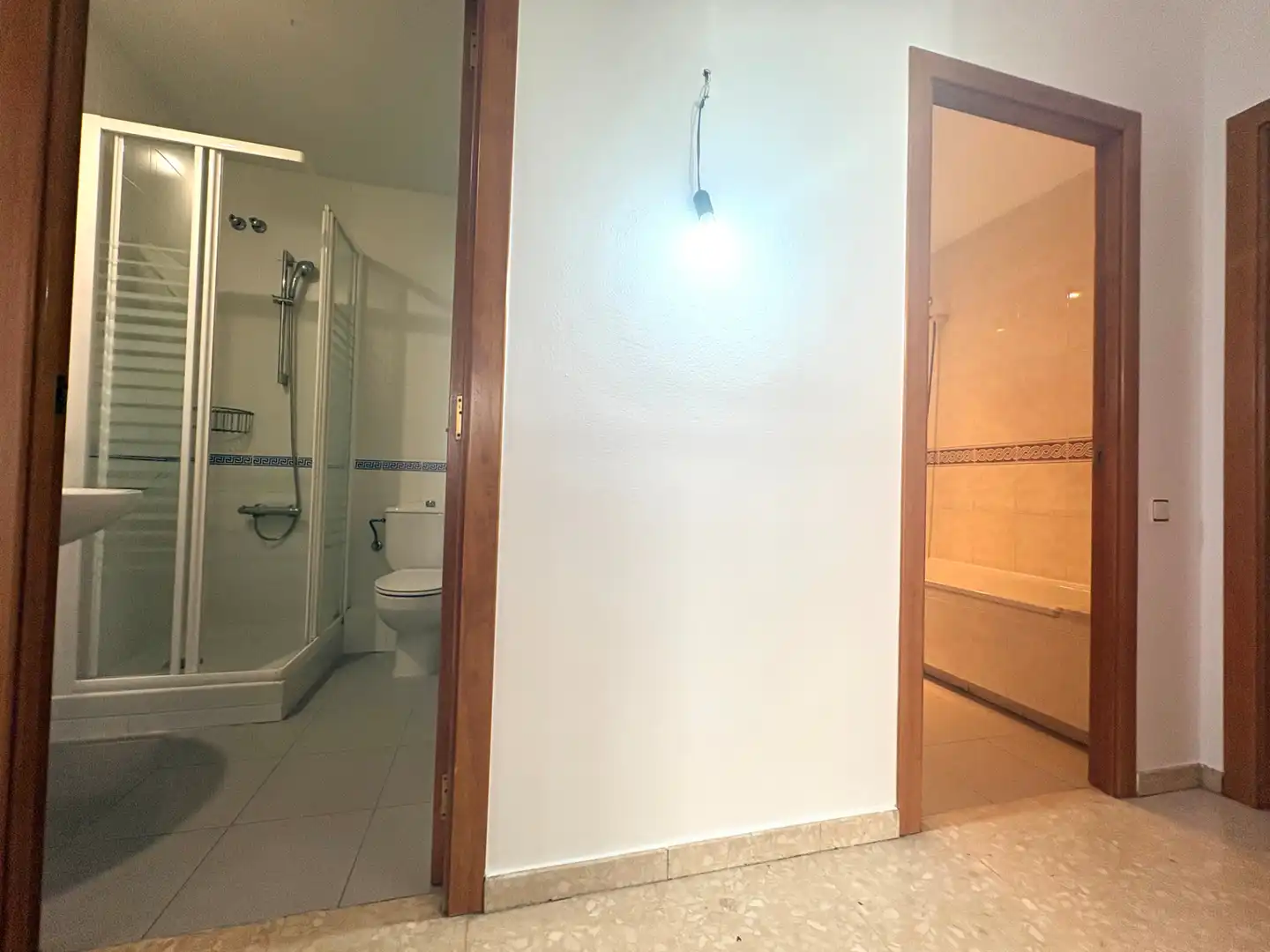 Bathroom of Flat for sale in Terrassa  with Heating, Terrace and Oven