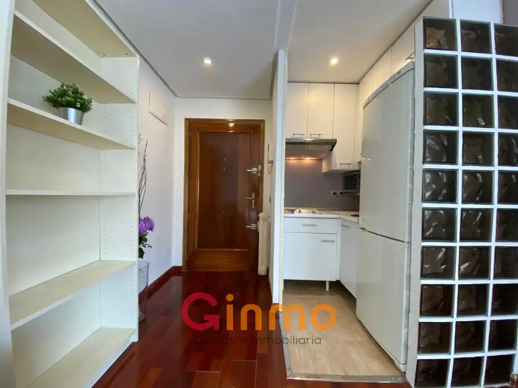 Flat for rent in Calle de San Julio, 3, El Viso