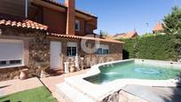 Piscina de Casa o xalet en venda en Rivas-Vaciamadrid amb Aire condicionat, Terrassa i Piscina