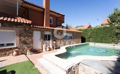 Piscina de Casa o xalet en venda en Rivas-Vaciamadrid amb Aire condicionat, Calefacció i Jardí privat