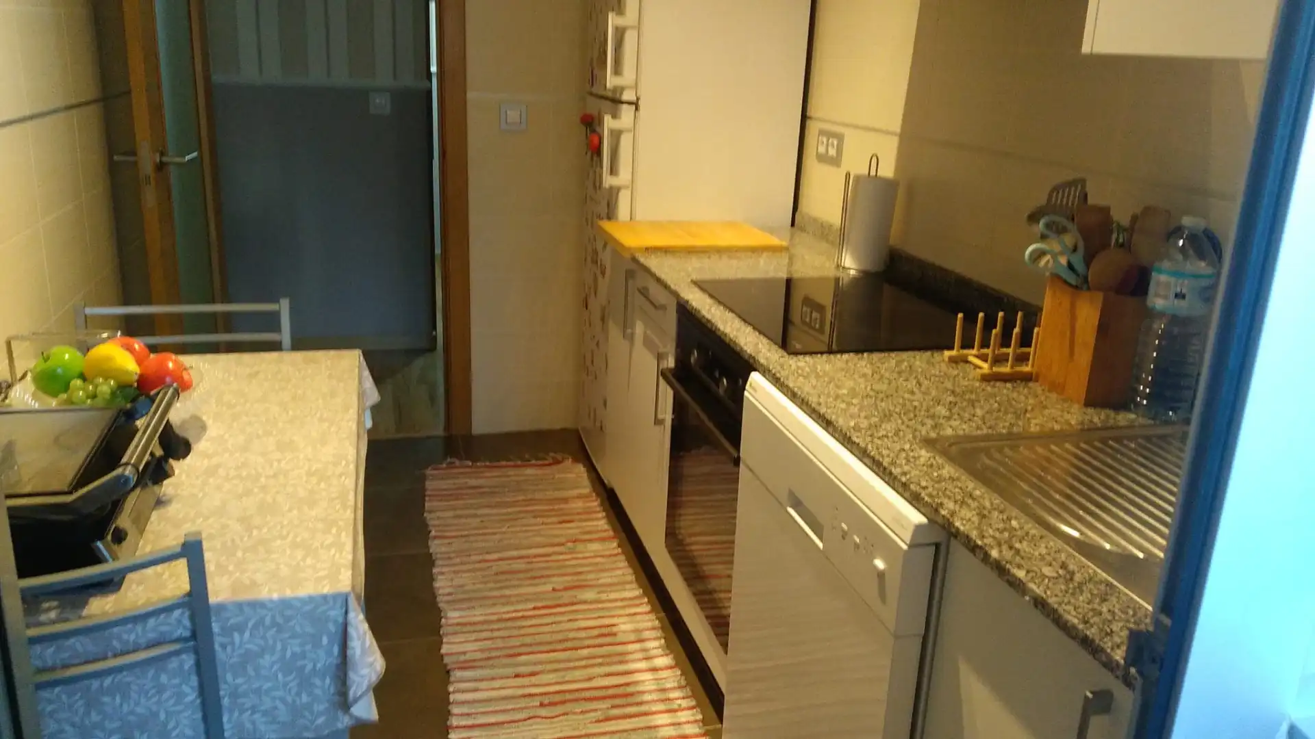 Cuina de Pis de lloguer en Pontevedra Capital  amb Terrassa, Moblat i Forn
