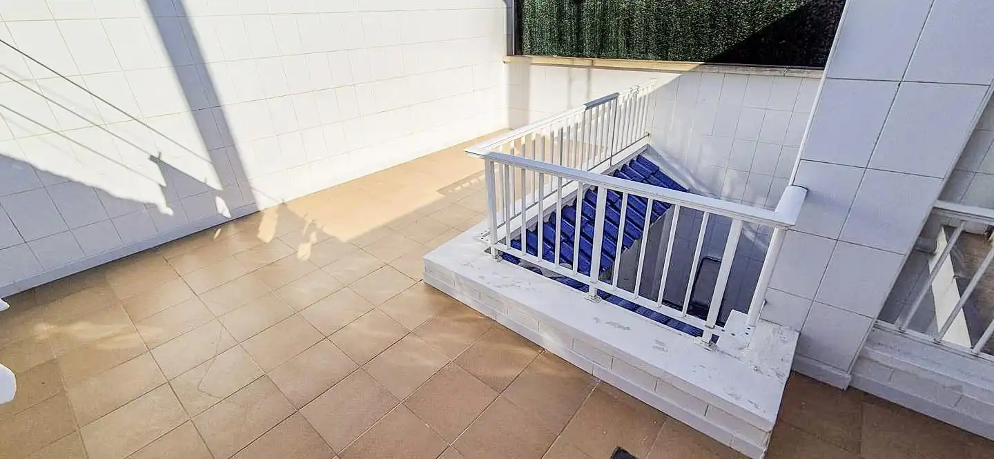 Terrasse von Erdgeschoss zum Verkauf in Elche / Elx mit Klimaanlage, Terrasse und Abstellraum